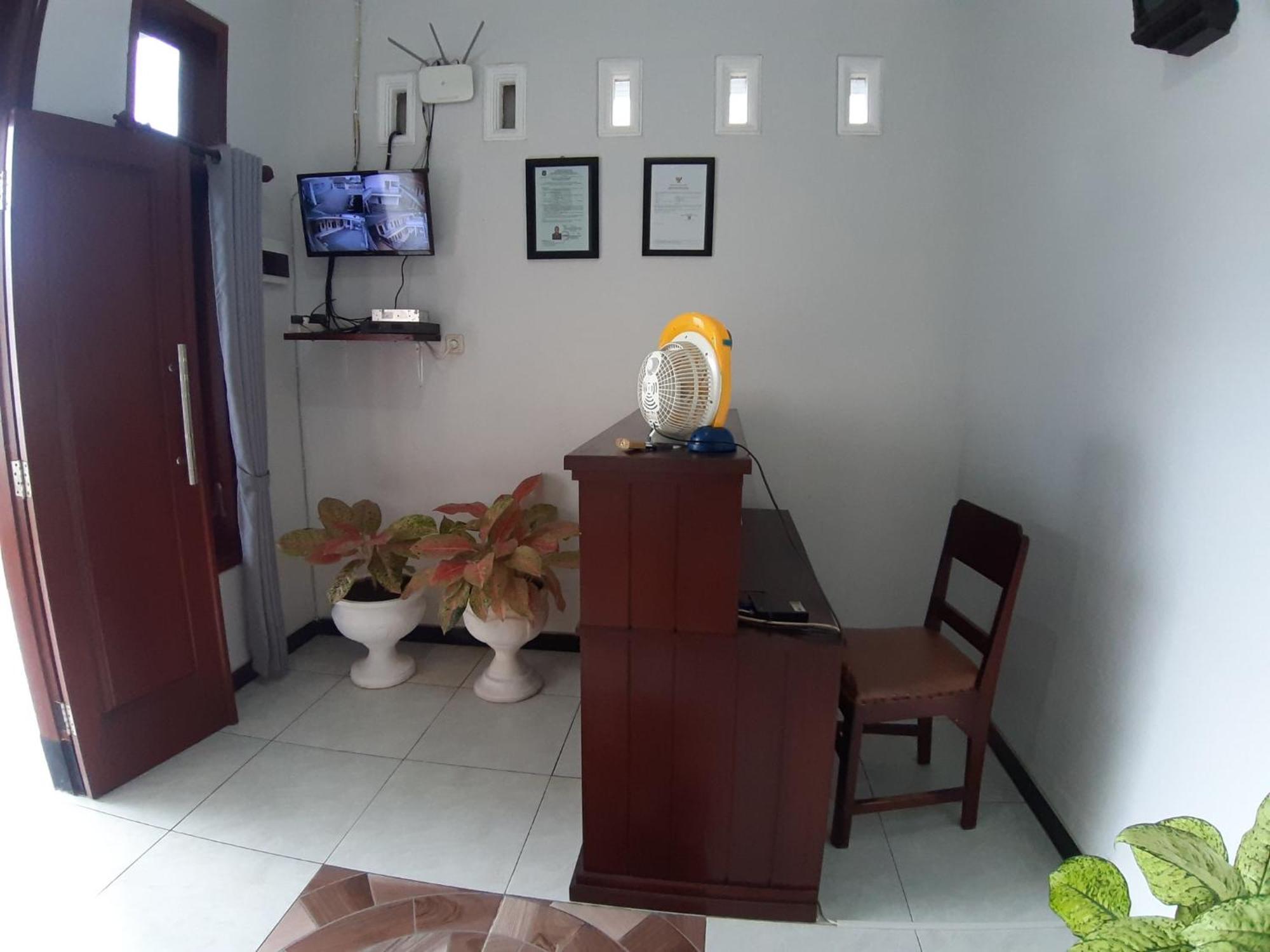 Oyo 2826 Panderman Residence Blitar Exterior foto