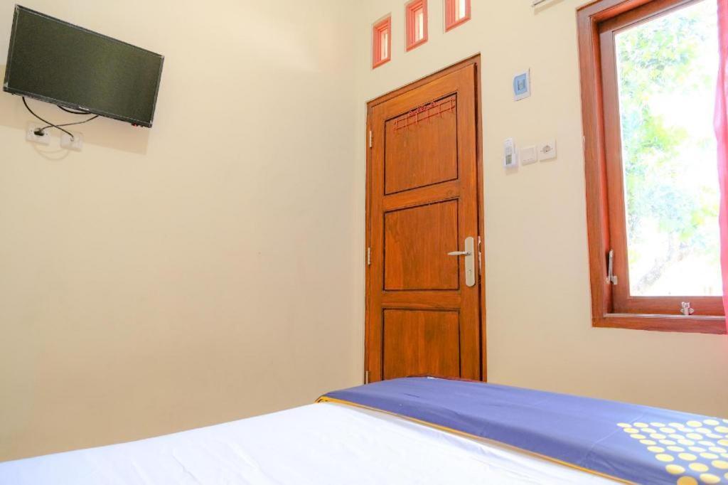 Oyo 2826 Panderman Residence Blitar Exterior foto