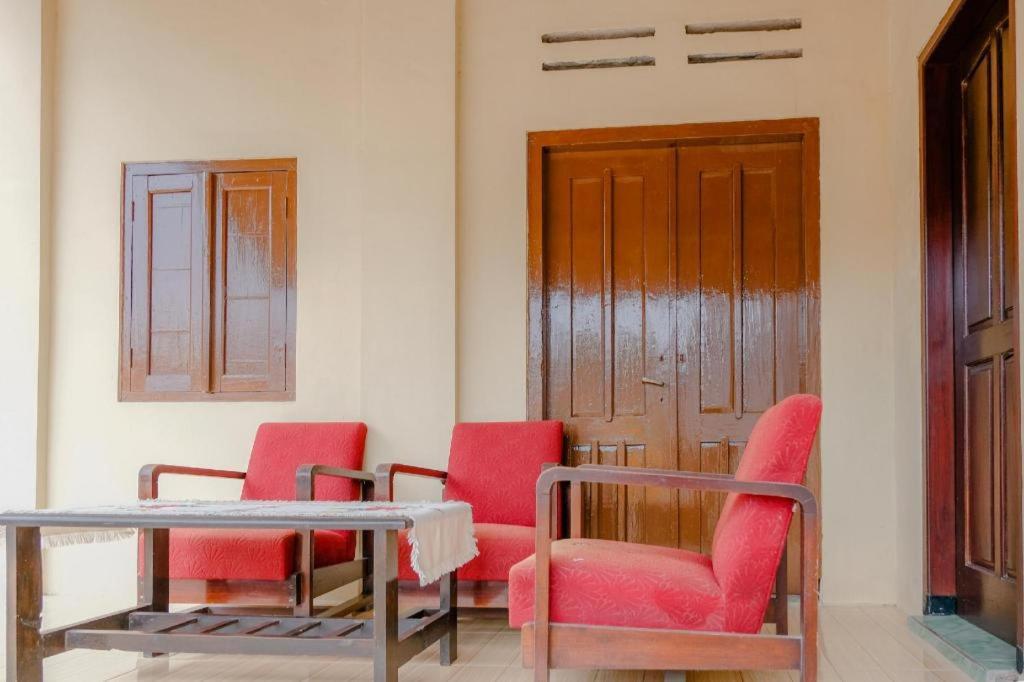 Oyo 2826 Panderman Residence Blitar Exterior foto
