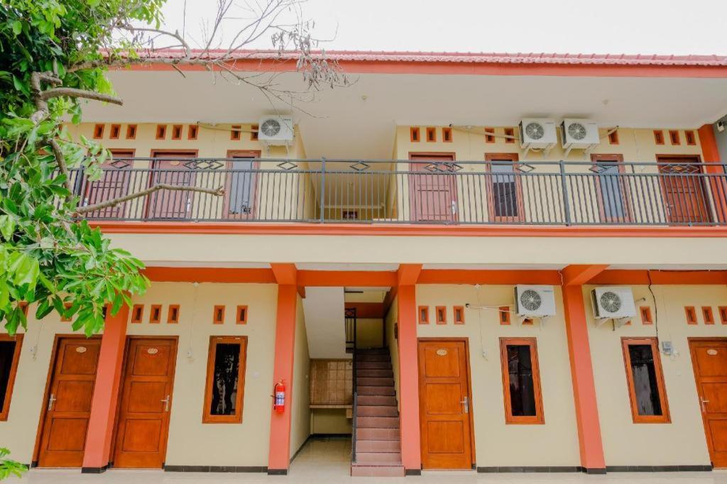 Oyo 2826 Panderman Residence Blitar Exterior foto